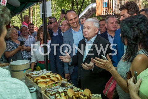 18.08.2019 STALOWA WOLA <br />
RODZINNY PIKNIK PIS W STALOWEJ WOLI <br />
N/Z JAROSLAW KACZYNSKI KOLO GOSPODYN WIEJSKICH RAFAL WEBER <br />
 