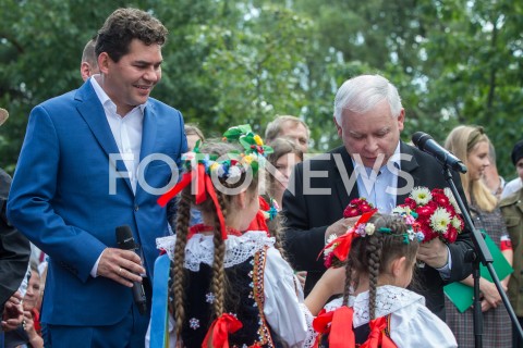  18.08.2019 STALOWA WOLA <br />
RODZINNY PIKNIK PIS W STALOWEJ WOLI <br />
N/Z JAROSLAW KACZYNSKI LUCJUSZ NADBEREZNY DZIECI <br />
 