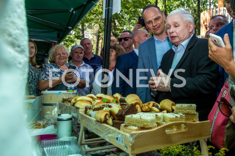  18.08.2019 STALOWA WOLA <br />
RODZINNY PIKNIK PIS W STALOWEJ WOLI <br />
N/Z JAROSLAW KACZYNSKI STOISKO KOLA GOSPODYN WIEJSKICH <br />
 