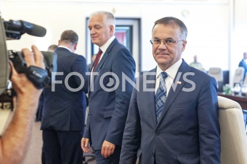  20.08.2019 WARSZAWA<br />
POSIEDZENIE RADY MINISTROW<br />
POSIEDZENIE RZADU<br />
N/Z JAROSLAW GOWIN JAROSLAW SELLIN<br />
 