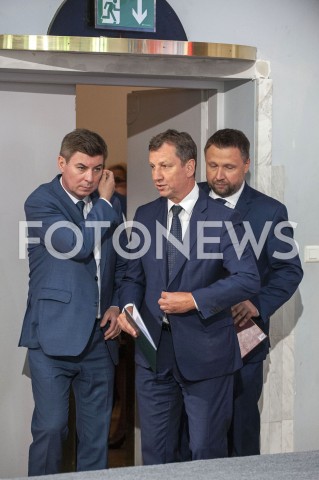  22.08.2019 WARSZAWA<br />
PREZENTACJA KANDYDATOW DO SEJMU Z WARSZAWSKIEJ LISTY KOALICJI OBYWATELSKIEJ<br />
N/Z JAN GRABIEC MARCIN KIERWINSKI ANDRZEJ HALICKI<br />
 