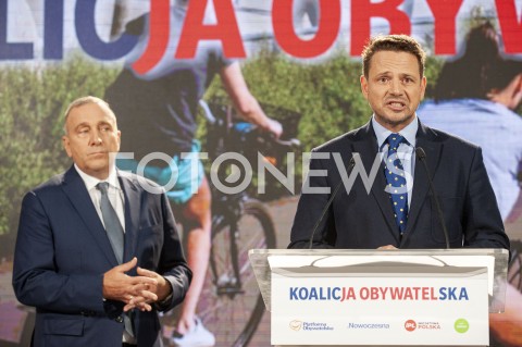  22.08.2019 WARSZAWA<br />
PREZENTACJA KANDYDATOW DO SEJMU Z WARSZAWSKIEJ LISTY KOALICJI OBYWATELSKIEJ<br />
N/Z RAFAL TRZASKOWSKI GRZEGORZ SCHETYNA<br />
 