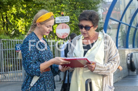  23.08.2019 WARSZAWA<br />
KANDYDACI KOALICJI OBYWATELSKIEJ <br />
ZBIERANIE PODPISOW NA LISTACH POPARCIA<br />
N/Z MARTA SZULAWIAK TURSKA<br />
 