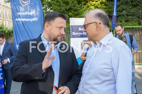  23.08.2019 WARSZAWA<br />
KANDYDACI KOALICJI OBYWATELSKIEJ <br />
ZBIERANIE PODPISOW NA LISTACH POPARCIA<br />
N/Z MARCIN KIERWINSKI KAZIMIERZ UJAZDOWSKI<br />
 