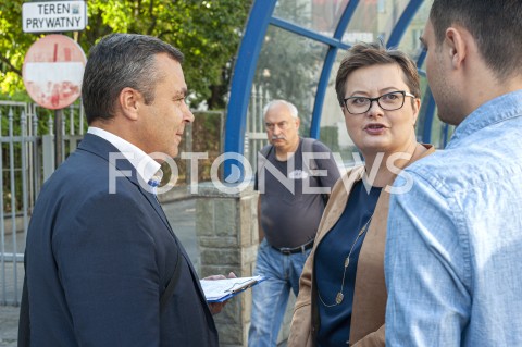  23.08.2019 WARSZAWA<br />
KANDYDACI KOALICJI OBYWATELSKIEJ <br />
ZBIERANIE PODPISOW NA LISTACH POPARCIA<br />
N/Z SLAWOMIR POTAPOWICZ KATARZYNA LUBNAUER<br />
 