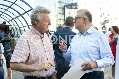  23.08.2019 WARSZAWA<br />
KANDYDACI KOALICJI OBYWATELSKIEJ <br />
ZBIERANIE PODPISOW NA LISTACH POPARCIA<br />
N/Z KAZIMIERZ UJAZDOWSKI<br />
 