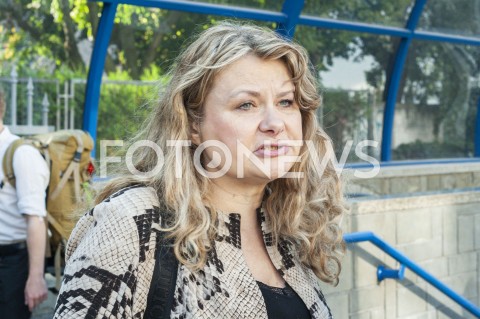  23.08.2019 WARSZAWA<br />
KANDYDACI KOALICJI OBYWATELSKIEJ <br />
ZBIERANIE PODPISOW NA LISTACH POPARCIA<br />
N/Z KATARZYNA PIEKARSKA<br />
 