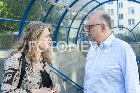  23.08.2019 WARSZAWA<br />
KANDYDACI KOALICJI OBYWATELSKIEJ <br />
ZBIERANIE PODPISOW NA LISTACH POPARCIA<br />
N/Z KATARZYNA PIEKARSKA KAZIMIERZ UJAZDOWSKI<br />
 