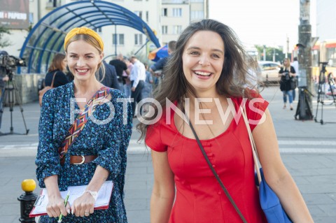  23.08.2019 WARSZAWA<br />
KANDYDACI KOALICJI OBYWATELSKIEJ <br />
ZBIERANIE PODPISOW NA LISTACH POPARCIA<br />
N/Z MARTA SZULAWIAK TURSKA KLAUDIA JACHIRA<br />
 