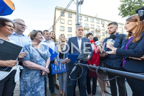  23.08.2019 WARSZAWA<br />
KANDYDACI KOALICJI OBYWATELSKIEJ <br />
ZBIERANIE PODPISOW NA LISTACH POPARCIA<br />
N/Z GRZEGORZ SCHETYNA BARBARA BORYS DAMIECKA JOANNA FABISIAK ALEKSANDRA GAJEWSKA SYLWIA KRAJEWSKA KAZIMIERZ UJAZDOWSKI <br />
 