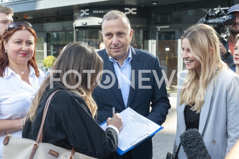  23.08.2019 WARSZAWA<br />
KANDYDACI KOALICJI OBYWATELSKIEJ <br />
ZBIERANIE PODPISOW NA LISTACH POPARCIA<br />
N/Z GRZEGORZ SCHETYNA ALEKSANDRA GAJEWSKA<br />
 