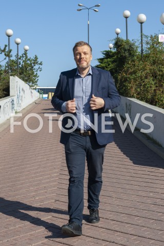  23.08.2019 WARSZAWA<br />
KANDYDACI LEWICY ZBIERANIE PODPISOW NA LISTACH POPARCIA<br />
N/Z ADRIAN ZANDBERG<br />
 