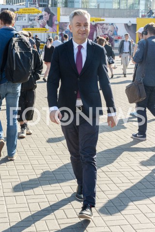  23.08.2019 WARSZAWA<br />
KANDYDACI LEWICY ZBIERANIE PODPISOW NA LISTACH POPARCIA<br />
N/Z ROBERT BIEDRON<br />
 