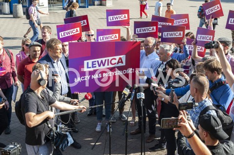  23.08.2019 WARSZAWA<br />
KANDYDACI LEWICY ZBIERANIE PODPISOW NA LISTACH POPARCIA<br />
N/Z ROBERT BIEDRON ADRIAN ZANDBERG WLODZIMIERZ CZARZASTY ANNA MARIA ZUKOWSKA<br />
 