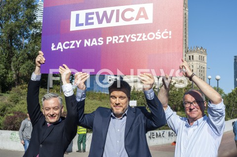  23.08.2019 WARSZAWA<br />
KANDYDACI LEWICY ZBIERANIE PODPISOW NA LISTACH POPARCIA<br />
N/Z ROBERT BIEDRON ADRIAN ZANDBERG WLODZIMIERZ CZARZASTY<br />
 
