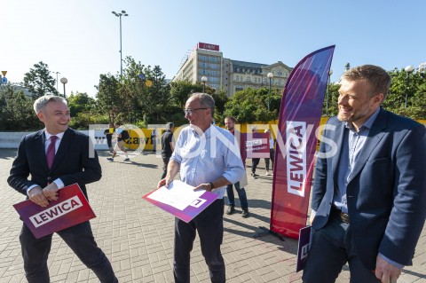  23.08.2019 WARSZAWA<br />
KANDYDACI LEWICY ZBIERANIE PODPISOW NA LISTACH POPARCIA<br />
N/Z ROBERT BIEDRON ADRIAN ZANDBERG WLODZIMIERZ CZARZASTY ANNA MARIA ZUKOWSKA<br />
 