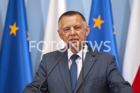  27.08.2019 WARSZAWA<br />
KONFERENCJA PREMIERA I MINISTRA FINANSOW<br />
BUDZET 2020<br />
N/Z MINISTER FINANSOW MARIAN BANAS<br />
 