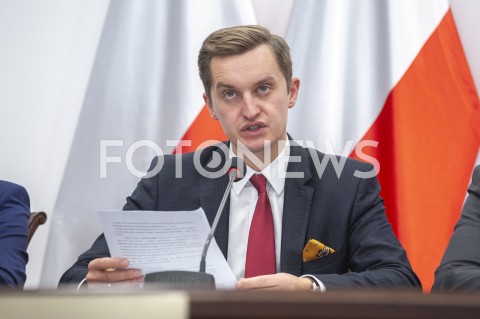  27.08.2019 WARSZAWA<br />
KONFERENCJA KOMISJI DS REPRYWATYZACJI NIERUCHOMOSCI WARSZAWSKICH<br />
N/Z SEBASTIAN KALETA<br />
 