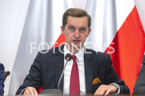  27.08.2019 WARSZAWA<br />
KONFERENCJA KOMISJI DS REPRYWATYZACJI NIERUCHOMOSCI WARSZAWSKICH<br />
N/Z SEBASTIAN KALETA<br />
 