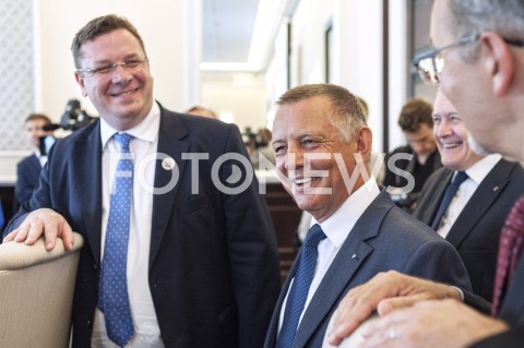  27.08.2019 WARSZAWA<br />
POSIEDZENIE RADY MINISTROW<br />
POSIEDZENIE RZADU<br />
N/Z MICHAL WOJCIK MARIAN BANAS PIOTR GLINSKI<br />
 