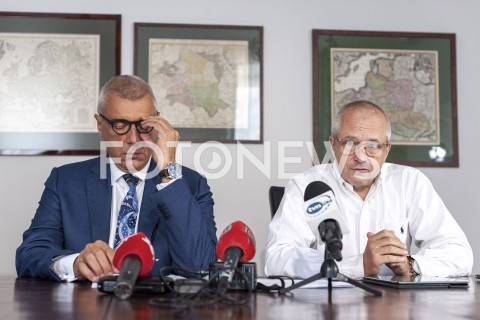  29.08.2019 WARSZAWA<br />
KONFERENCJA NA TEMAT SLEDZTWA W SPRAWIE SMIERCI DAWIDA KOSTECKIEGO<br />
N/Z ROMAN GIERTYCH JACEK DUBOIS<br />
 