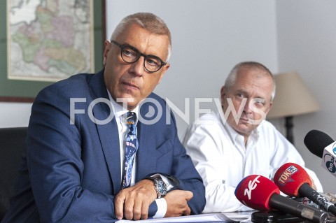  29.08.2019 WARSZAWA<br />
KONFERENCJA NA TEMAT SLEDZTWA W SPRAWIE SMIERCI DAWIDA KOSTECKIEGO<br />
N/Z ROMAN GIERTYCH JACEK DUBOIS<br />
 