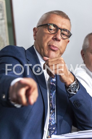  29.08.2019 WARSZAWA<br />
KONFERENCJA NA TEMAT SLEDZTWA W SPRAWIE SMIERCI DAWIDA KOSTECKIEGO<br />
N/Z ROMAN GIERTYCH<br />
 