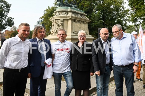  31.08.2019 GDANSK<br />
OBCHODY 39. ROCZNICY POROZUMIEN SIERPNIOWYCH W GDANSKU<br />
N/Z RYSZARD SWILSKI JACEK KARNOWSKI HENRYKA KRZYWONOS RADOMIR SZUMELDA PIOTR ADAMOWICZ<br />
 