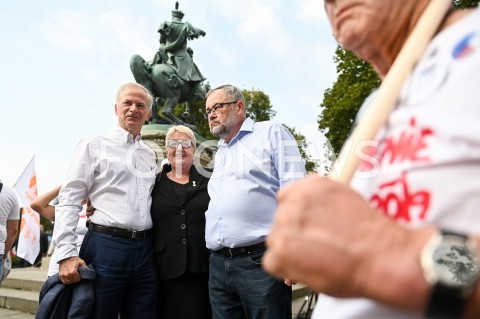  31.08.2019 GDANSK<br />
OBCHODY 39. ROCZNICY POROZUMIEN SIERPNIOWYCH W GDANSKU<br />
N/Z SLAWOMIR RYBICKI HENRYKA KRZYWONOS PIOTR ADAMOWICZ<br />
 