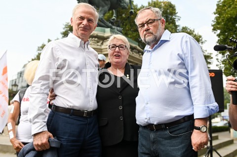  31.08.2019 GDANSK<br />
OBCHODY 39. ROCZNICY POROZUMIEN SIERPNIOWYCH W GDANSKU<br />
N/Z SLAWOMIR RYBICKI HENRYKA KRZYWONOS PIOTR ADAMOWICZ<br />
 