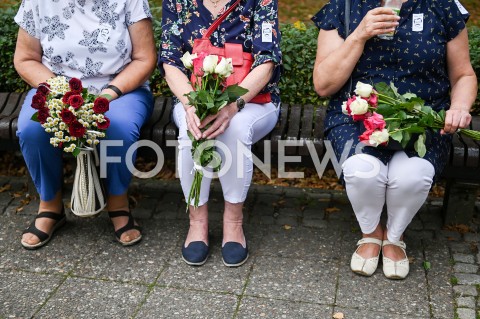  31.08.2019 GDANSK<br />
OBCHODY 39. ROCZNICY POROZUMIEN SIERPNIOWYCH W GDANSKU<br />
N/Z KOBIETY Z KWIATAMI ROZE SOLIDARNI Z LECHEM WALESA<br />
 