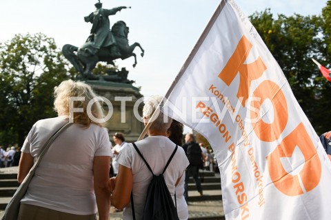  31.08.2019 GDANSK<br />
OBCHODY 39. ROCZNICY POROZUMIEN SIERPNIOWYCH W GDANSKU<br />
N/Z ZWOLENNICY KOD PODCZAS MARSZU SEKTOROWKI POD POMNIKIEM JANA III SOBIESKIEGO<br />
 