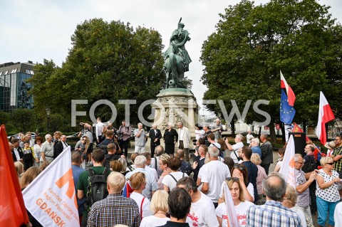  31.08.2019 GDANSK<br />
OBCHODY 39. ROCZNICY POROZUMIEN SIERPNIOWYCH W GDANSKU<br />
N/Z BOGDAN BORUSEWICZ JERZY BOROWCZAK HENRYKA KRZYWONOS BOGDAN LIS POD POMNIKIEM JANA III SOBIESKIEGO<br />
 