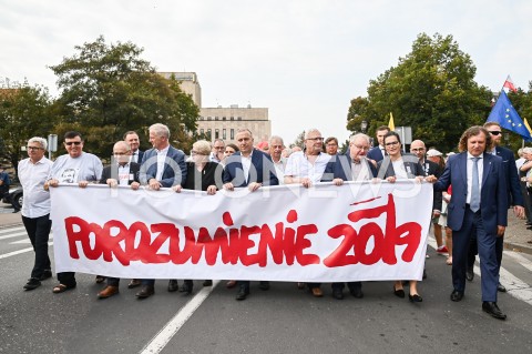  31.08.2019 GDANSK<br />
OBCHODY 39. ROCZNICY POROZUMIEN SIERPNIOWYCH W GDANSKU<br />
N/Z TRANSPARENT POROZUMIENIE JERZY BOROWCZAK SLAWOMIR RYBICKI HENRYKA KRZYWONOS GRZEGORZ SCHETYNA ALEKSANDER HALL ALEKSANDRA DULKIEWICZ JACEK KARNOWSKI<br />
 