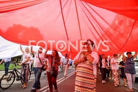  31.08.2019 GDANSK<br />
OBCHODY 39. ROCZNICY POROZUMIEN SIERPNIOWYCH W GDANSKU<br />
N/Z ZWOLENNICY KOD KOMIETET OBRONY DEMOKRACJI Z SEKTOROWKA NA ULICACH MIASTA<br />
 