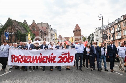  31.08.2019 GDANSK<br />
OBCHODY 39. ROCZNICY POROZUMIEN SIERPNIOWYCH W GDANSKU<br />
N/Z TRANSPARENT POROZUMIENIE JERZY BOROWCZAK SLAWOMIR RYBICKI HENRYKA KRZYWONOS GRZEGORZ SCHETYNA ALEKSANDER HALL ALEKSANDRA DULKIEWICZ JACEK KARNOWSKI<br />
 