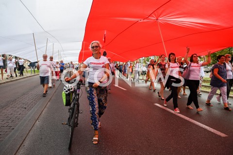  31.08.2019 GDANSK<br />
OBCHODY 39. ROCZNICY POROZUMIEN SIERPNIOWYCH W GDANSKU<br />
N/Z ZWOLENNICY KOD KOMIETET OBRONY DEMOKRACJI Z SEKTOROWKA NA ULICACH MIASTA<br />
 