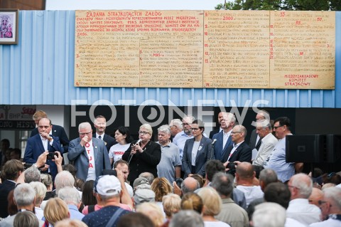  31.08.2019 GDANSK<br />
OBCHODY 39. ROCZNICY POROZUMIEN SIERPNIOWYCH W GDANSKU<br />
N/Z HENRYKA KRZYWONOS PRZEMAWIA POD BRAMA NR 2 STOCZNI GDANSKIEJ POSTULATY LECH WALESA BASIL KERSKI PIOTR ADAMOWICZ ALEKSANDRA DULKIEWICZ<br />
 