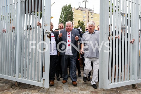  31.08.2019 GDANSK<br />
OBCHODY 39. ROCZNICY POROZUMIEN SIERPNIOWYCH W GDANSKU<br />
N/Z BOGDAN BORUSEWICZ LECH WALESA SYMBOLICZNE OTWARCIE BRAMY NR 2 STOCZNI GDANSKIEJ<br />
 