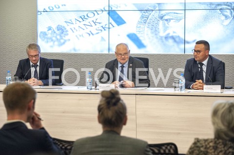  11.09.2019 WARSZAWA<br />
KONFERENCJA W NBP PO RADZIE POLITYKI PIENIEZNEJ <br />
N/Z ADAM GLAPINSKI RAFAL SURA ERYK LON<br />
 