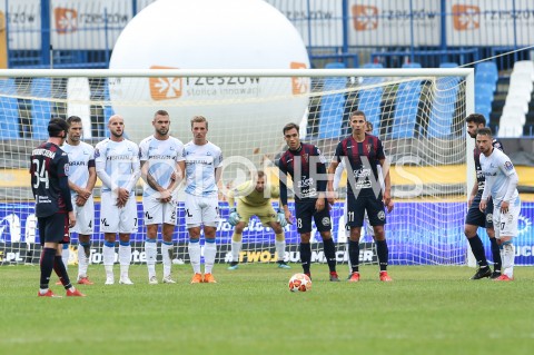  25.09.2019 RZESZOW <br />
PILKA NOZNA <br />
TOTOLOTEK PUCHAR POLSKI <br />
RUNDA 1/32 FINALU <br />
MECZ STAL RZESZOW - POGON SZCZECIN <br />
N/Z WOJCIECH REIMAN ARTUR PLASKOWSKI DAMIAN KOSTKOWSKI DOMINIK CHROMINSKI TOMAS MARTINS PODSTAWSKI SOUFIAN BENYAMINA <br />
 