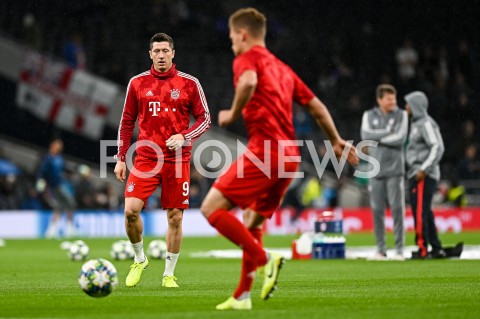  01.10.2019 - LONDYN<br />
PILKA NOZNA - MECZ FAZY GRUPOWEJ LIGI MISTRZOW<br />
TOTTENHAM HOTSPUR - BAYERN MONACHIUM<br />
Football - Champions League Group B match<br />
(Tottenham Hotspur - Bayern Munich)<br />
N/Z ROBERT LEWANDOWSKI SYLWETKA ROZGRZEWKA<br />
 