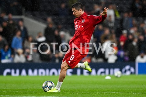  01.10.2019 - LONDYN<br />
PILKA NOZNA - MECZ FAZY GRUPOWEJ LIGI MISTRZOW<br />
TOTTENHAM HOTSPUR - BAYERN MONACHIUM<br />
Football - Champions League Group B match<br />
(Tottenham Hotspur - Bayern Munich)<br />
N/Z ROBERT LEWANDOWSKI SYLWETKA ROZGRZEWKA<br />
 