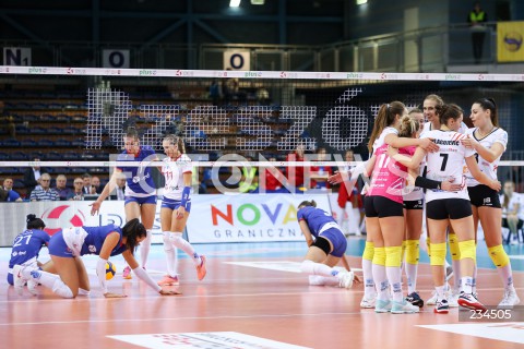  11.10.2019 RZESZOW <br />
SIATKOWKA <br />
LIGA SIATKOWKI KOBIET LSK 2019/2020 <br />
POLISH WOMEN'S VOLLEYBALL LEAGUE <br />
MECZ DEVELOPRES SKYRES RZESZOW - DPD LEGIONOVIA LEGIONOWO <br />
N/Z ZAWODNICZKI DEVELOPRESU RZESZOW SIATKA NAPIS MIASTO RZESZOW<br />
 