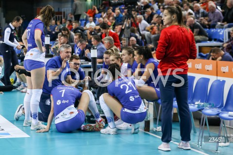  11.10.2019 RZESZOW <br />
SIATKOWKA <br />
LIGA SIATKOWKI KOBIET LSK 2019/2020 <br />
POLISH WOMEN'S VOLLEYBALL LEAGUE <br />
MECZ DEVELOPRES SKYRES RZESZOW - DPD LEGIONOVIA LEGIONOWO <br />
N/Z ALESSANDRO CHIAPPINI - I TRENER ( HEAD COACH ) ZAWODNICZKI SIATKARKI <br />
 