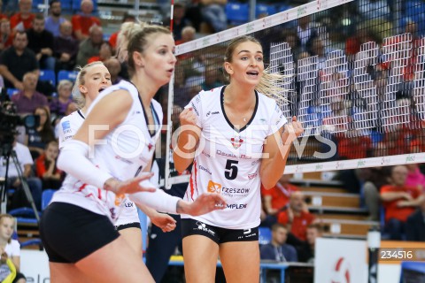  11.10.2019 RZESZOW <br />
SIATKOWKA <br />
LIGA SIATKOWKI KOBIET LSK 2019/2020 <br />
POLISH WOMEN'S VOLLEYBALL LEAGUE <br />
MECZ DEVELOPRES SKYRES RZESZOW - DPD LEGIONOVIA LEGIONOWO <br />
N/Z MAGDALENA HAWRYLA ANNA KACZMAR RADOSC EMOCJE <br />
 