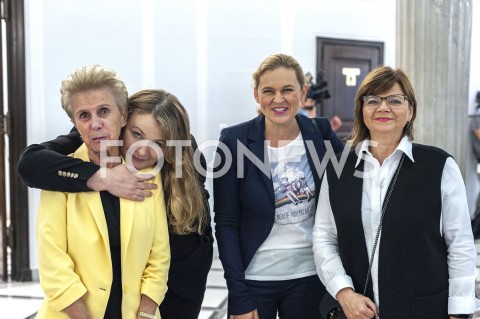  24.10.2019 WARSZAWA<br />UROCZYSTOSC WRECZENIA NOMINACJI POSLOM IX KADENCJI<br />N/Z BARBARA NOWACKA IWONA SLEDZINSKA KATARASINSKA KATARZYNA PIEKARSKA IZABELA LESZCZYNA<br /> 