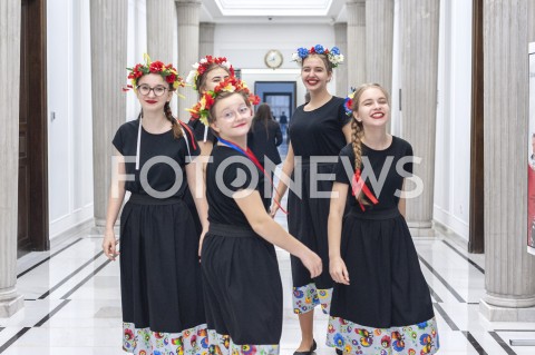  24.10.2019 WARSZAWA<br />UROCZYSTOSC WRECZENIA NOMINACJI POSLOM IX KADENCJI<br />N/Z CHOR DZIEWCZECY<br /> 