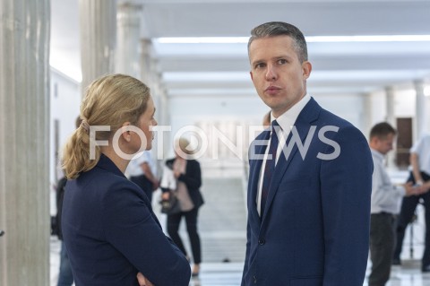  24.10.2019 WARSZAWA<br />UROCZYSTOSC WRECZENIA NOMINACJI POSLOM IX KADENCJI<br />N/Z ARKADIUSZ MARCHEWKA BARBARA NOWACKA<br /> 