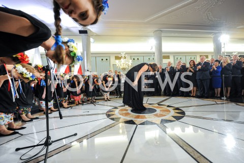  24.10.2019 WARSZAWA<br />UROCZYSTOSC WRECZENIA NOMINACJI POSLOM IX KADENCJI<br />N/Z AKTUALNI POSLOWIE CHOR DZIEWCZECY<br /> 